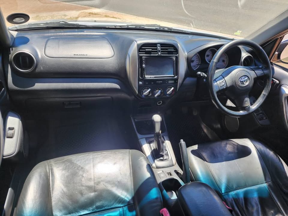 
								2005 Toyota RAV4 1.8 full									
