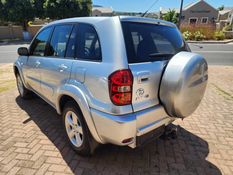 
								2005 Toyota RAV4 1.8 full									