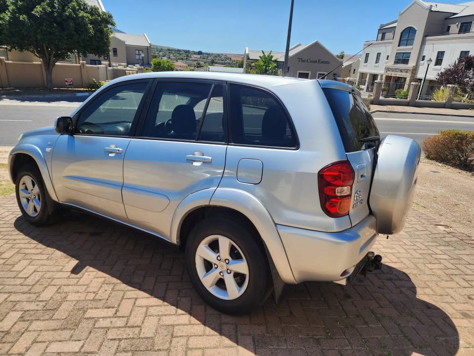 
								2005 Toyota RAV4 1.8 full									