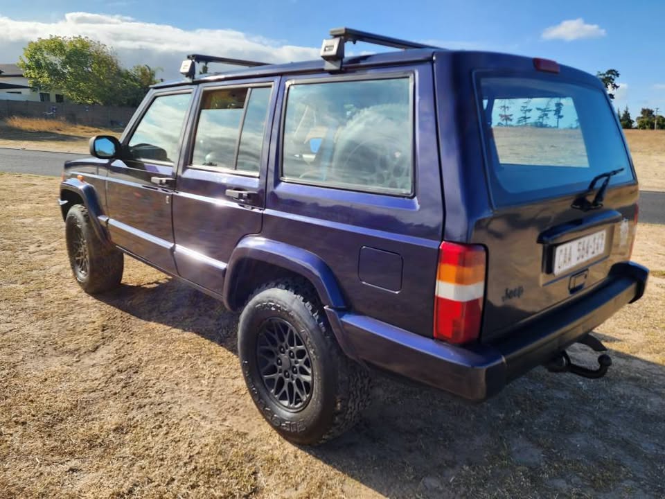 
								1999 Jeep Cherokee XJ 4.0 full									