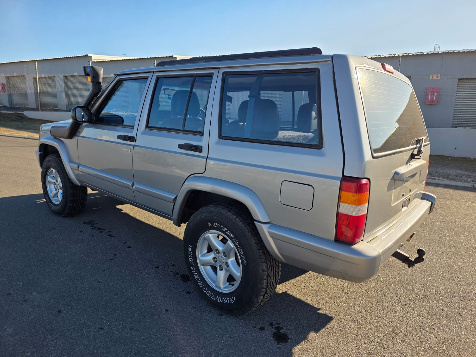 
								2001 Jeep Cherokee XJ Country full									