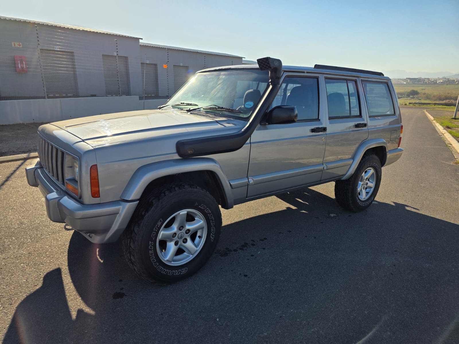 
								2001 Jeep Cherokee XJ Country full									
