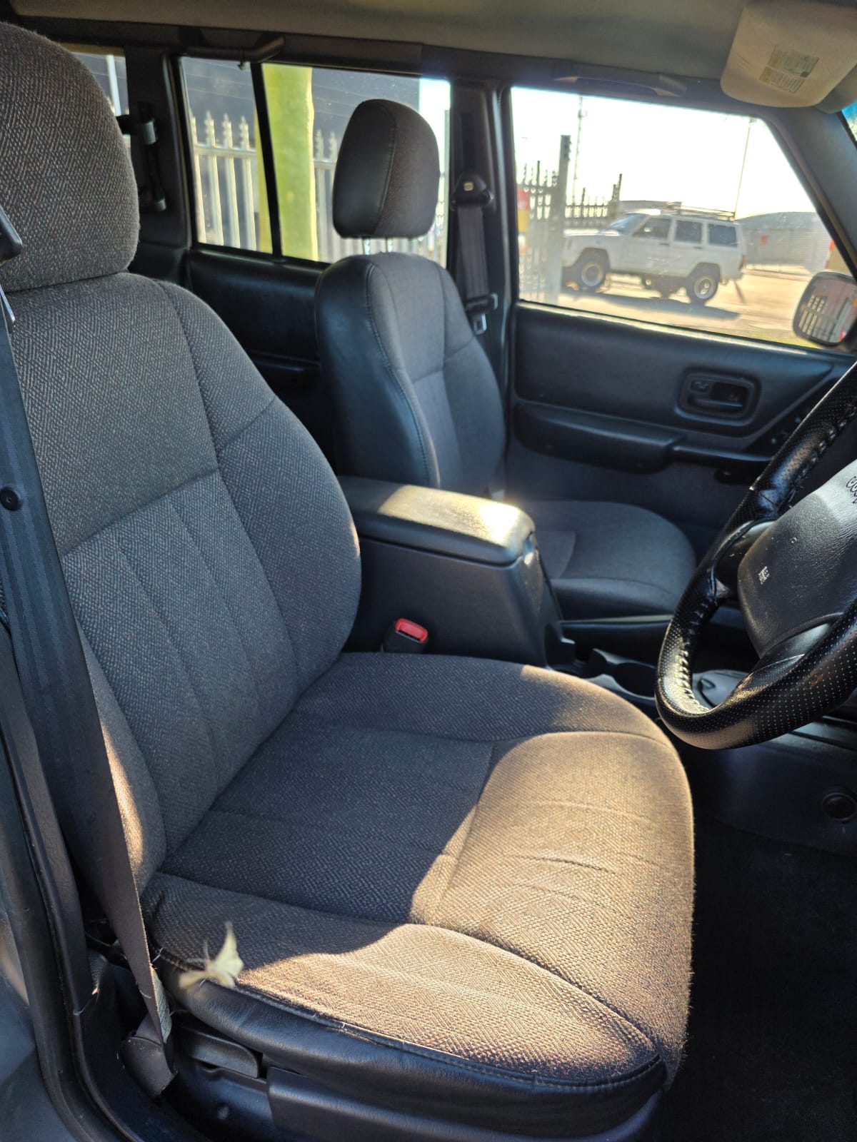 
								2001 Jeep Cherokee XJ Country full									