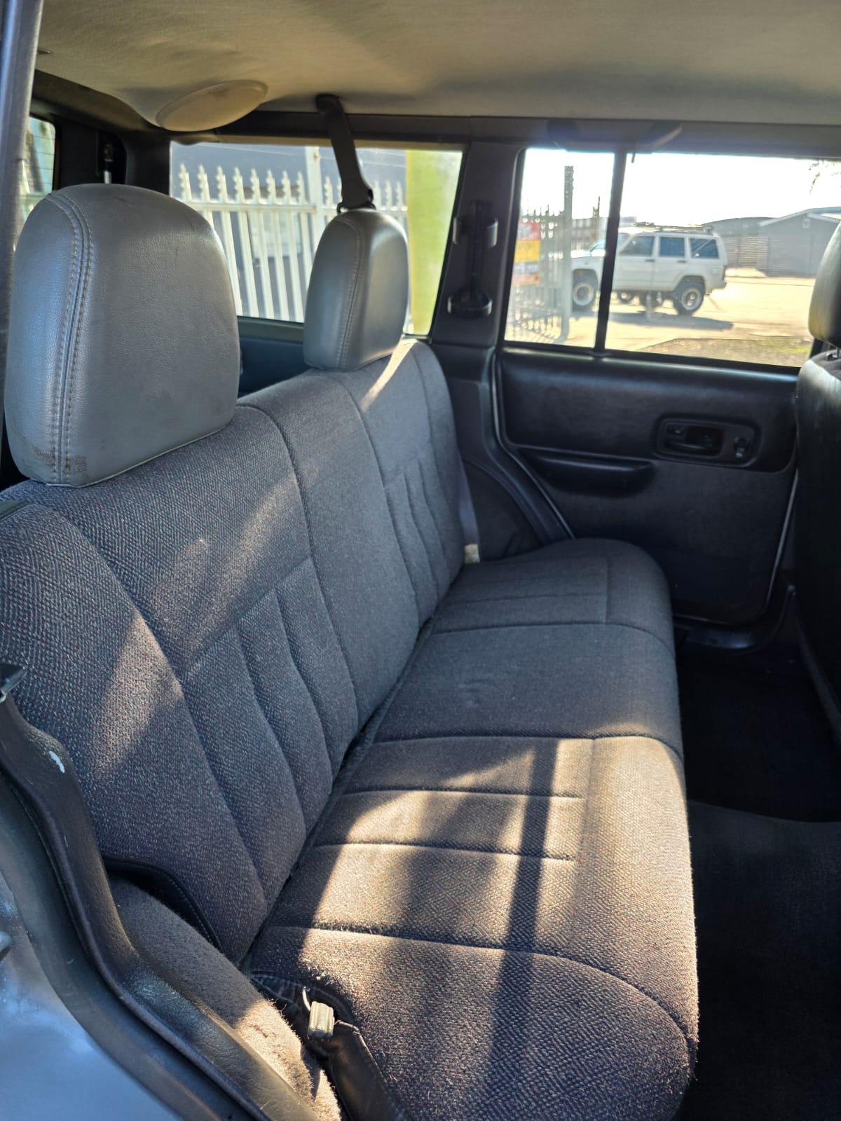 
								2001 Jeep Cherokee XJ Country full									