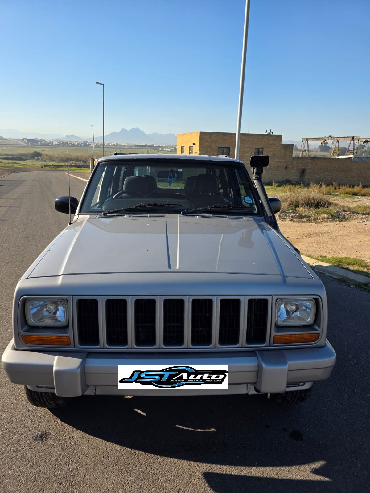 
								2001 Jeep Cherokee XJ Country full									